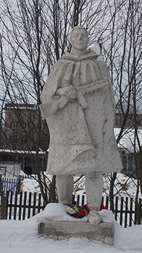 Памятник неизвестному солдату у Вохтожской школы № 1, п.  Вохтога.