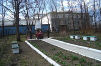 Памятник неизвестному солдату у Вохтожской школы № 2, п.  Вохтога.