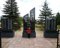 Памятник-монумент погибшим воинам-землякам, д. Сидоровское.