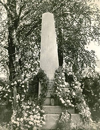 Памятник-обелиск воинам, умершим в Грязовецком госпитале во  время Великой Отечественной войны, г. Грязовец (фото №7).