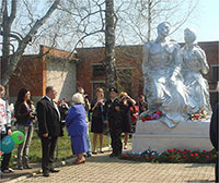 Памятник-обелиск воинам, умершим в Грязовецком госпитале во  время Великой Отечественной войны, г. Грязовец (фото №8).