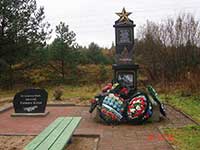 Памятный мемориал бойцам и командирам Красной Армии, погибшим при бомбардировке воинского эшелона 27 сентября 1941 года у деревни Верховье Кадуйского района Вологодской области
