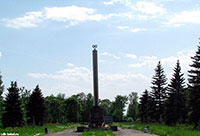 Обелиск Славы работникам Сухонского целлюлозно-бумажного комбината, погибшим в годы Великой Отечественной войны 1941–1945 гг., г. Сокол, микрорайон Печаткино, аллея воинской Славы.