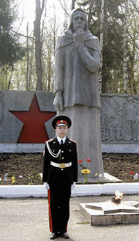 Фрагмент памятника Скорбящая мать. Воинам, погибшим в годы Великой Отечественной войны 1941-1945 гг. Городское захоронение, г. Сокол.
Памятник  открыт 9 мая 1987 года.