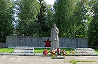 Памятник «Скорбящая мать». Воинам, погибшим в годы Великой Отечественной войны 1941-1945 гг., г. Сокол. Общий вид