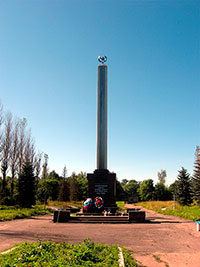 Обелиск Славы работникам Сухонского целлюлозно-бумажного комбината, погибшим в годы Великой Отечественной войны 1941–1945 гг., г. Сокол, микрорайон Печаткино, аллея воинской Славы.