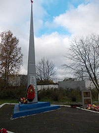 Памятник работникам Сухонскогомолочноконсервного завода, погибшим в годы Великой Отечественной войны 1941-1945 гг., г. Сокол. Общий вид