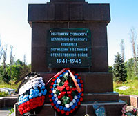 Обелиск Славы работникам Сухонского целлюлозно-бумажного комбината, погибшим в годы Великой Отечественной войны 1941–1945 гг., г. Сокол, микрорайон Печаткино, аллея воинской Славы.