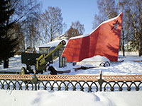 Монументальная скульптура «Красный флаг» воинам, погибшим в Великой Отечественной войне, с. Сямжа, улица Первомайская.
