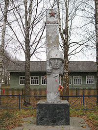 Обелиск «Памяти павших спасовлян», мемориальная плита «Слава ратным и трудовым подвигам земляков в Великой Отечественной войне», с. Верхнеспасский Погост.