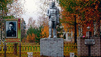Памятник  погибшим воинам в с. Никольское Тотемского р-на и памятная доска Герою  Советского Союза Александру Александровичу Игошеву.