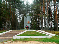 Памятник «Холм Славы» (на захоронении – братской могиле). Место захоронения – общее кладбище, п. Чагода.