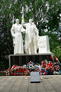 Обелиск на братской могиле, п. Шексна.