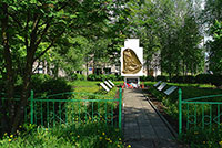 Памятник воинам-землякам, погибшим в годы Великой Отечественной  войны, с. Чаромское.