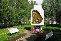 Памятник воинам-землякам, погибшим в годы Великой Отечественной  войны, с. Чаромское.