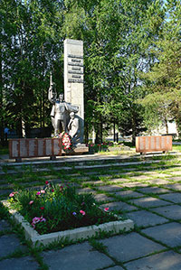 Памятник землякам, погибшим в годы Великой Отечественной войны,  с. Чуровское.