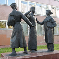 Скульптурная композиция памяти учителей и выпускников школы №1, погибших в годы Великой Отечественной войны, г. Череповец.