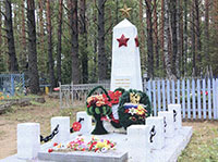 Братское захоронение солдат, погибших в госпиталях. Располагается на территории городского кладбища г. Бабаево Вологодской области