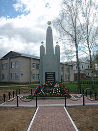 Обелиск Славы героям-землякам, павшим в годы Великой  Отечественной войны, с. имени Бабушкина.