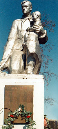 Памятник Неизвестному солдату, с. Маэкса.