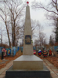 Обелиск на братской могиле, г. Белозерск.