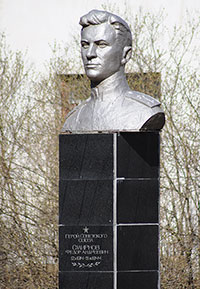 Бюст Федора Андреевича Смирнова, с. Липин Бор.