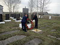 Обелиск павшим воинам-землякам, д. Мишутинская.