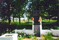 Памятник воинам-землякам, воевавшим на фронтах Великой Отечественной войны 1941–1945 гг., д. Михайловская.