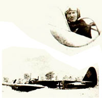 Бомбардировщик «Юнкерс-88», сбитый летчиком-истребителем А.Н. Годовиковым 29 декабря 1941 года в бою над станцией Суда. Этот первый сбитый в вологодском небе вражеский самолёт сфотографирован на месте падения. В верхнюю часть снимка вмонтирован портрет А.Н. Годовикова в кабине истребителя.