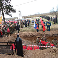 Захоронение останков советских бойцов на воинском мемориале «Мясной Бор» в Новгородской области. 2017 г. 
