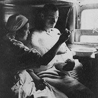 Кормление раненых.