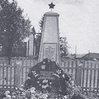 Первый обелиск на братской могиле 39 неизвестных войнов, 1964 год, село Ошта.