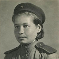 Девушка-зенитцица. Фотография военных лет.