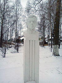Бюст Герою Советского Союза А.М. Голубому в п. Шексна Вологодской обл.