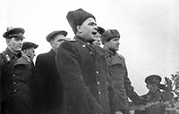 На торжественном митинге по поводу открытия электрической железной дороги Куйбышев – Безымянка. Первый справа – секретарь обкома ВКП(б) В.Г. Жаворонков. 7 ноября 1944 г.