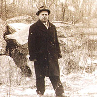 И. И. Кокшаров у разбитого дота в Калининграде