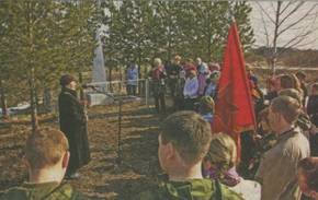 Утром 10 апреля был торжественно открыт памятник военным летчикам на окраине села Дубровское Вологодского района