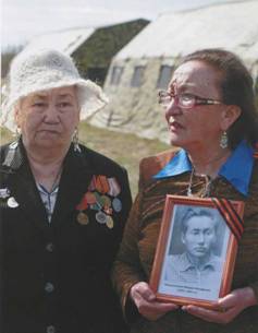 Из Якутии приехали родственники погибшего под Любанью Михаила Кривошапкина, чьи останки найдены Вологодскими поисковиками