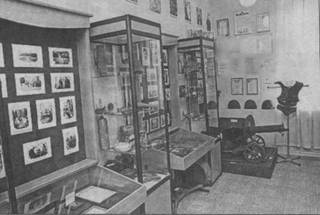 В Музее боевой славы, созданном вологодскими поисковиками, хранятся пробитые каски, солдатские медальоны, оружие, патроны, осколки гранат… Все это они привезли из полевых экспедиций по местам сражений Второй мировой.