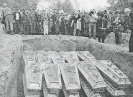 Захоронение останков погибших солдат