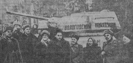 НА СНИМКЕ: (справа налево) А.Н. Голубева, М.Е. Катуков, Е.В. Смирнова, Н.К. Попель, П.В. Анисимов, А.К. Абрамов и другие.