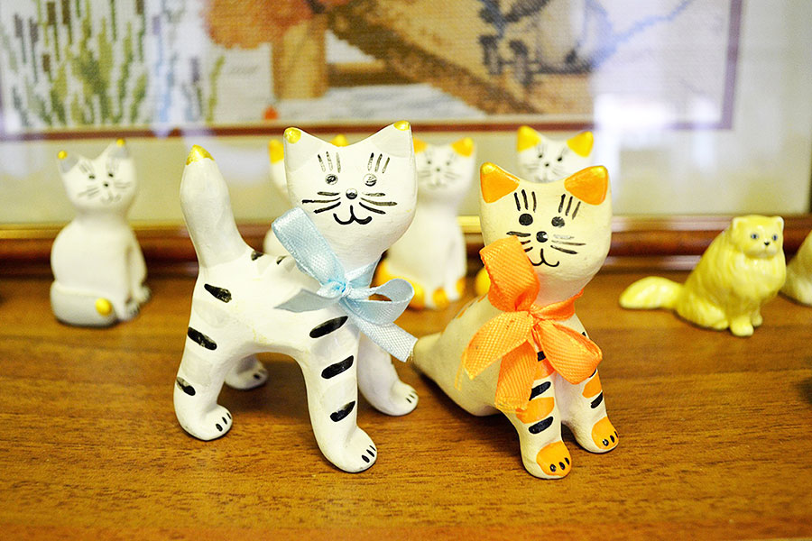 Выставка книг и сувениров «Без кота и жизнь не та!»