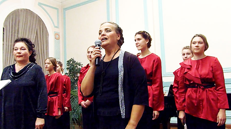 Камерный хор Гармония. Руководитель - заслуженный работник культуры Людмила Шувалова соло Елена Бадалова