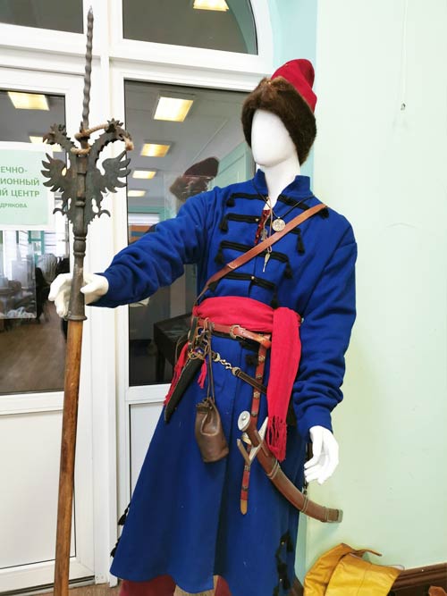 Экспонаты выставки «Бей, барабан, и военная флейта, громко свисти на манер снегиря»