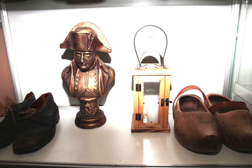 Экспонаты выставки «Бей, барабан, и военная флейта, громко свисти на манер снегиря»