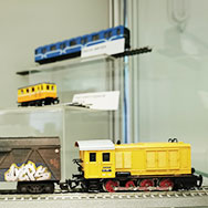 «Наш паровоз, вперёд лети!»