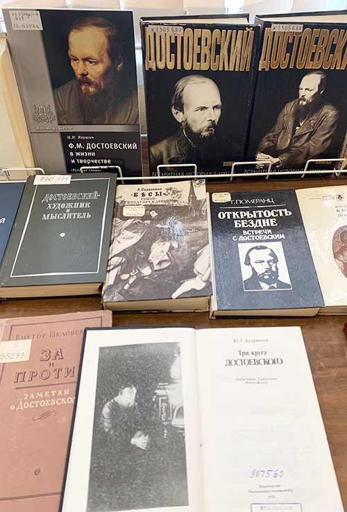 В Вологодской областной библиотеке открылась книжная выставка, посвященная Ф.М. Достоевскому