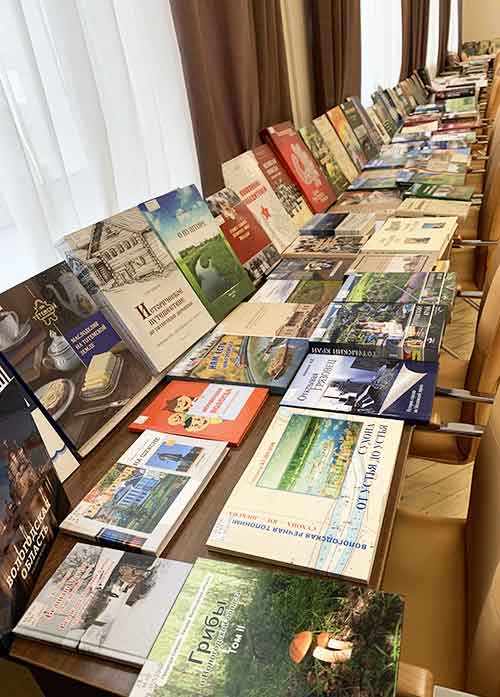 Выставка книжных новинок открылась в Областной библиотеке