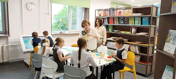 В поселке Молочное открылся «Книжный парк»