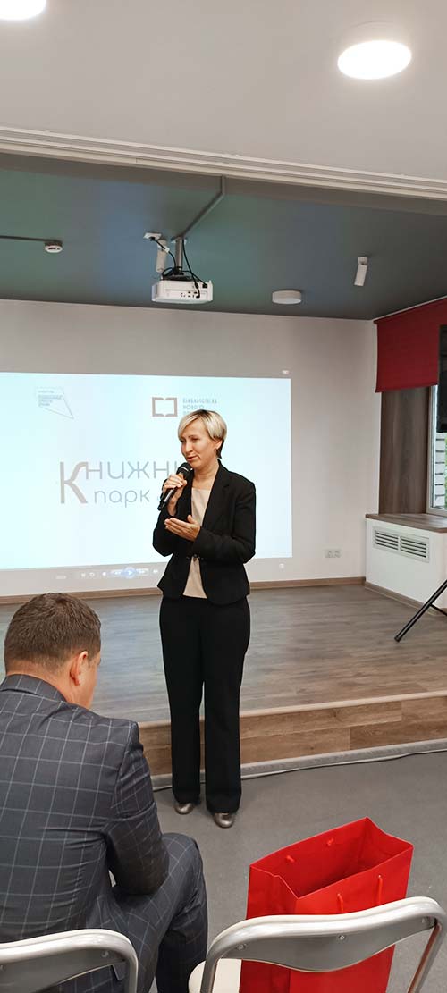 В поселке Молочное открылся «Книжный парк»